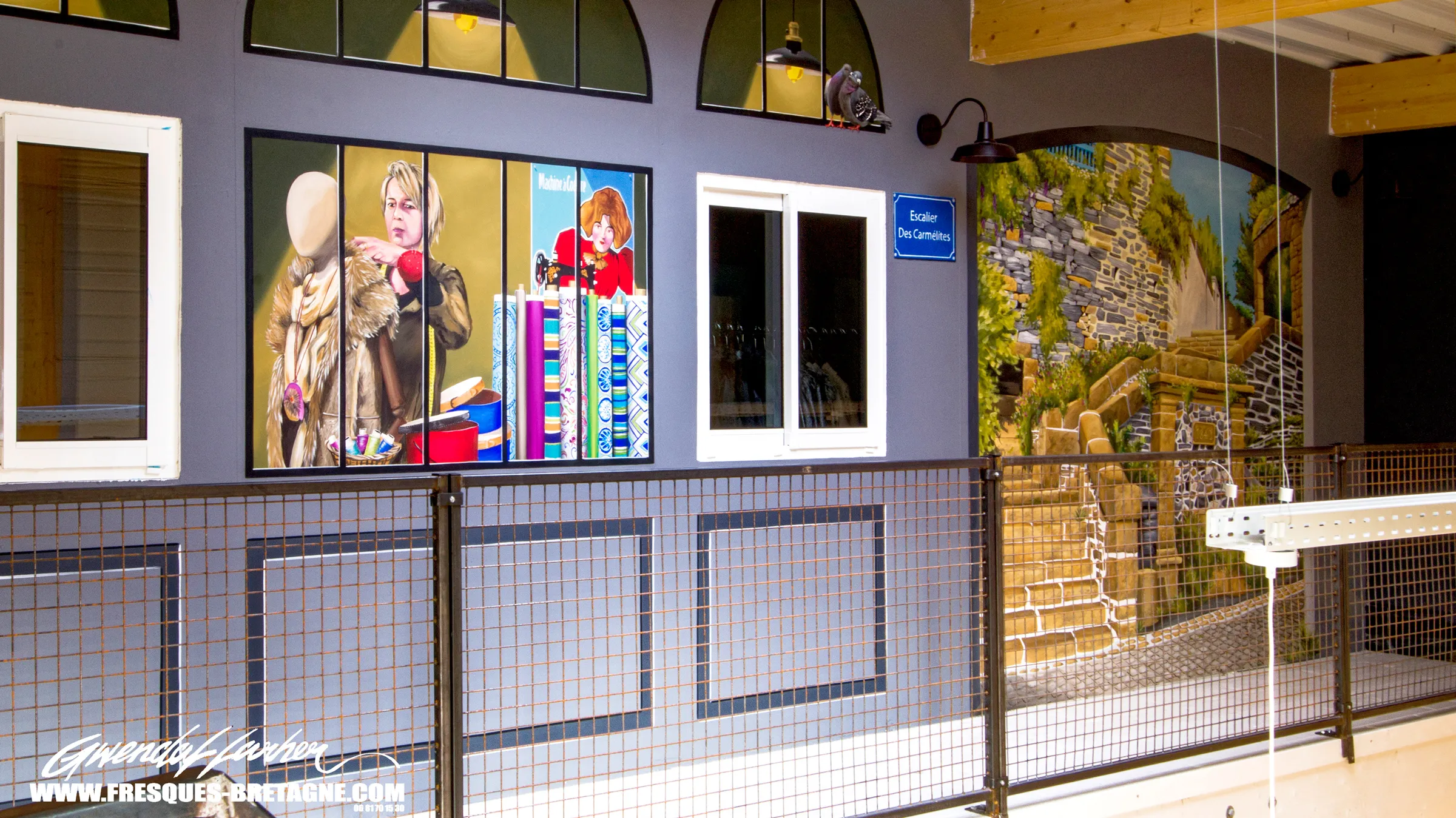 Trompe-l'œil mural décorant l'intérieur d'une boutique de prêt-à-porter à Morlaix